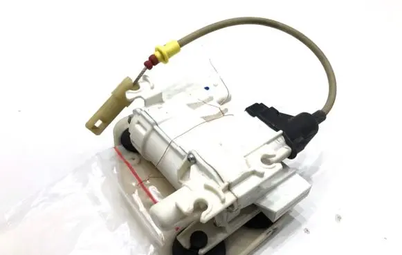 BMW X6 F16 Front door lock 7323781