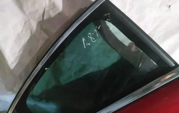 Citroen DS4 Rear door window glass