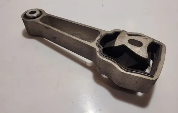 Volvo V70 Engine mount bracket 30680474