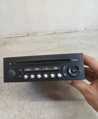 Radio/CD/DVD/GPS head unit