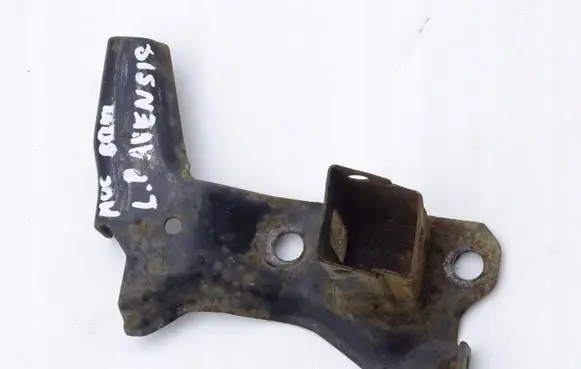 Toyota Avensis T250 Radiator mount bracket