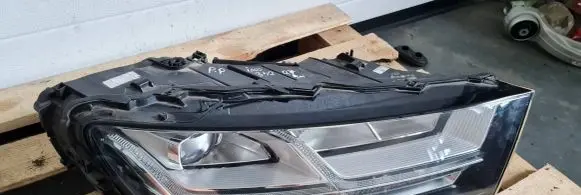 Audi Q7 4M Headlight/headlamp 4M0941034A FULLLED