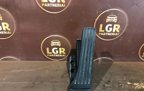 Mercedes-Benz C W204 Accelerator throttle pedal A2043000004
