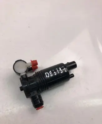Volvo V40 Windscreen/windshield washer pump 1049619001