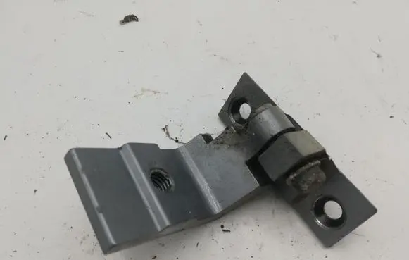 BMW 5 E60 E61 Rear door lower hinge 7068090