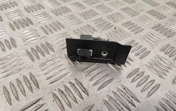 Volvo V60 AUX in-socket connector 31285608