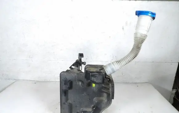 Windshield washer fluid reservoir/tank