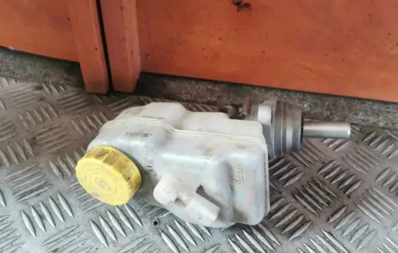 Skoda Fabia Mk3 (NJ) Master brake cylinder 6R0611301a