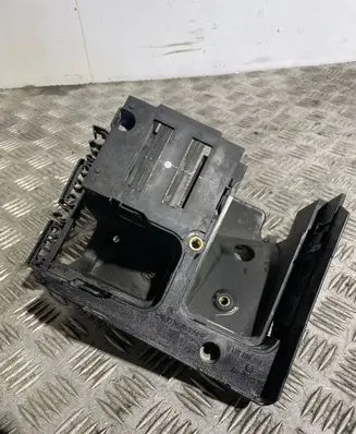 Volkswagen Tiguan Fuse box cover 1K0907361B