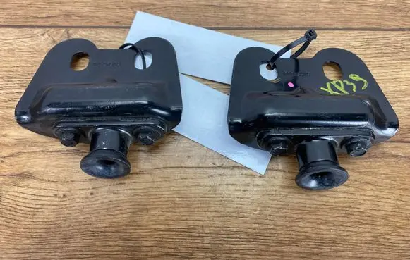 Chevrolet Corvette C6 Convertible roof lock/latch 10340516.pinya