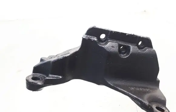 Opel Zafira B Engine mounting bracket 13189381