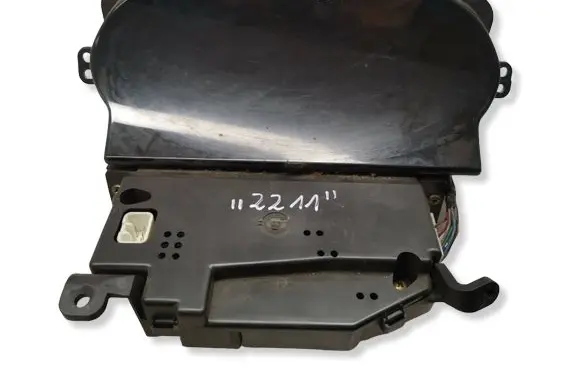 Toyota Yaris Speedometer (instrument cluster) 8380052120 4573000146