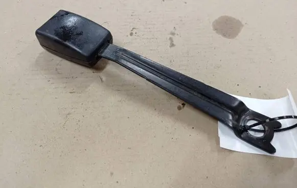 Mazda 3 I Front seatbelt buckle 040320A5X