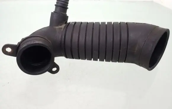 Volkswagen PASSAT B5 Turbo air intake inlet pipe/hose 8D0129615J