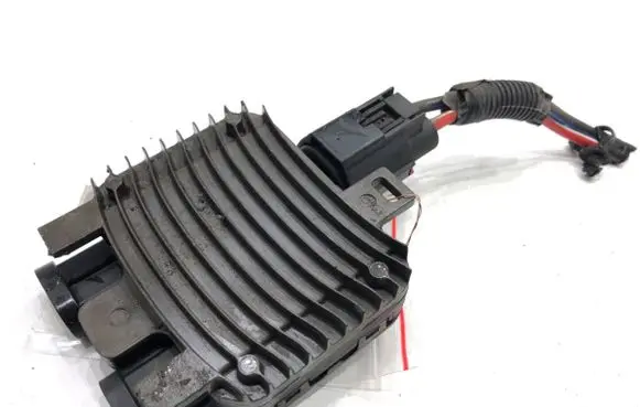 Volvo S80 Fan control module 940011200