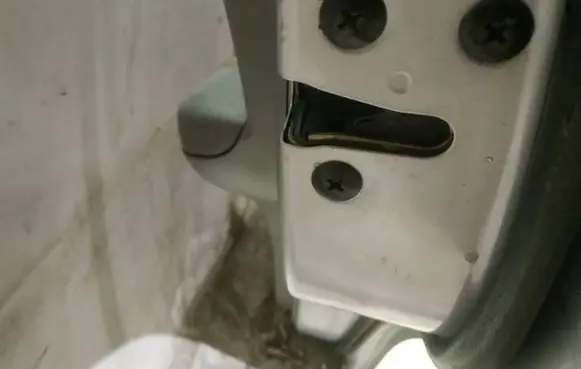 KIA Sorento Rear door lock
