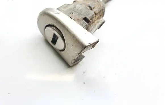 Skoda Superb B5 (3U) Front door lock (next to the handle)