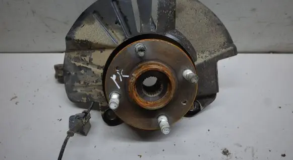 Front wheel hub