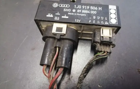 Coolant fan relay