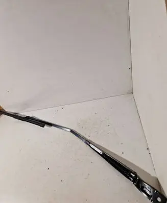 Front wiper blade arm