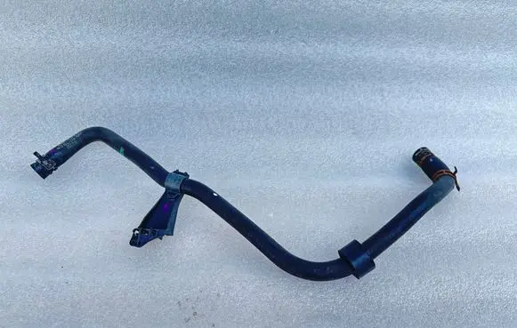 Engine coolant pipe/hose