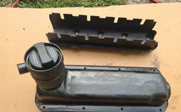 Volkswagen Golf IV Rocker cam cover AKL