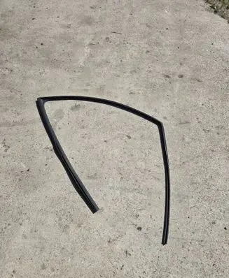 Toyota Prius (XW50) Rubber seal front door window/glass 6814147052