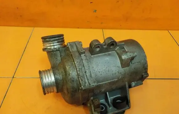 BMW 3 E90 E91 Water pump 4XZ4