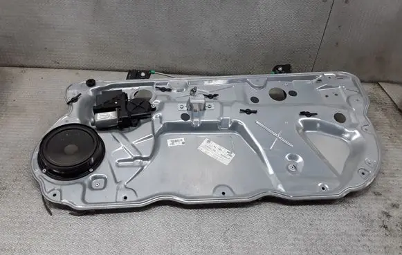 Volkswagen Polo IV 9N3 Front door window regulator with motor 3B1837016S 6Q2959801A