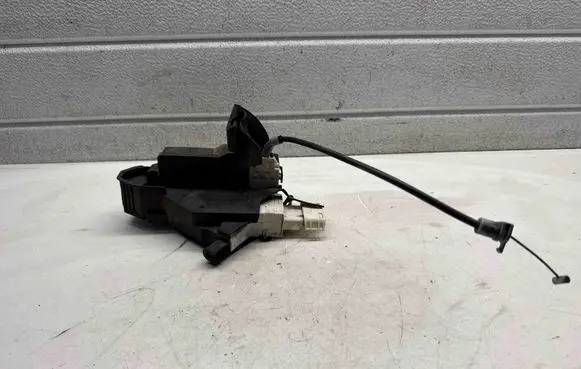 Citroen C4 I Coupe door lock (next to the handle) 45077095
