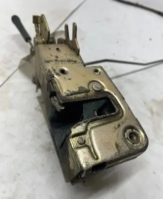 Volkswagen Multivan T4 Front door lock 701837016E