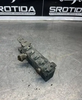 Mercedes-Benz S W220 Air suspension valve block A2203200258