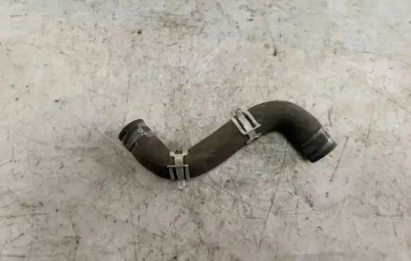 Suzuki Grand Vitara I Engine coolant pipe/hose