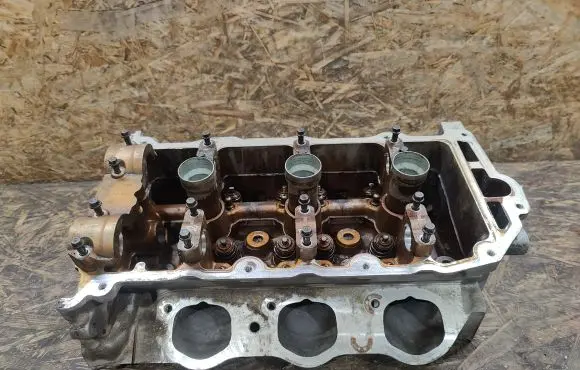 Cadillac SRX Engine head 12581596