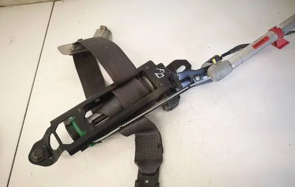 Volvo V70 Front seatbelt 30662993