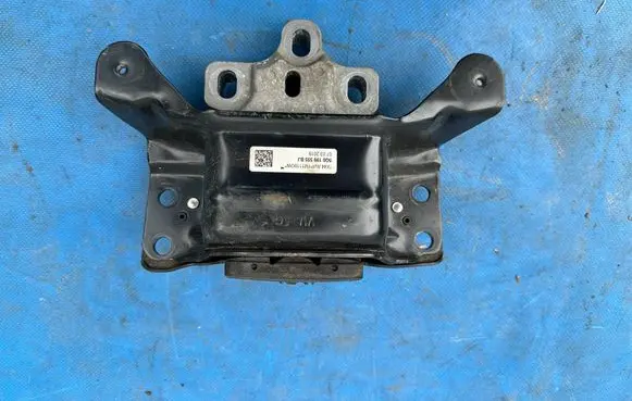 Volkswagen Golf VIII Engine mount bracket 5Q0199555BJ X44VWP1M1119QW 07032019