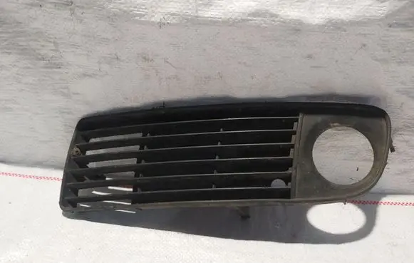 Audi A6 S6 C5 4B Front bumper lower grill 4B0807681S