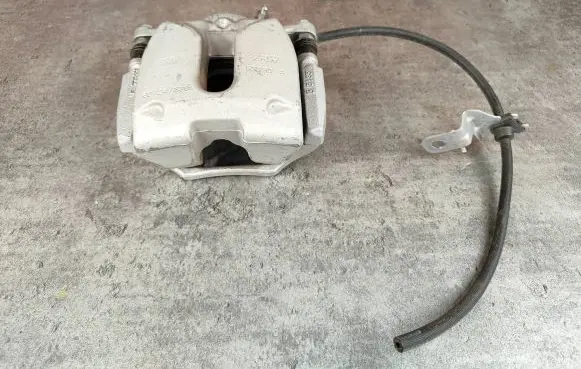 BMW X3 G01 Front brake caliper 6882254