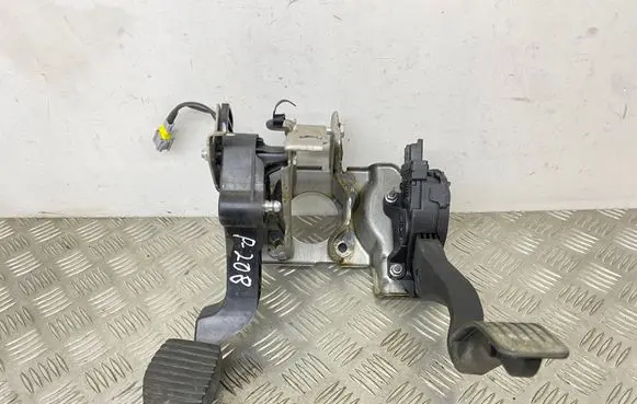 Peugeot 208 I Pedal assembly 9671433780