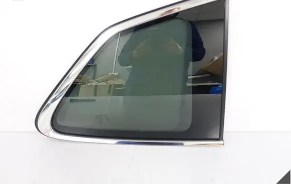Subaru Forester SK Rear side window 65209SJ060