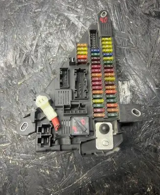 BMW 5 E60 E61 Fuse module 6906619