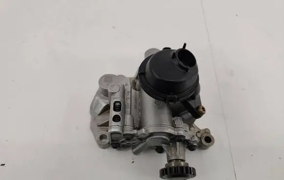 Audi A4 S4 B9 Oil pump 