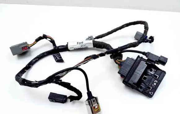 Ford C-MAX II AUX in-socket connector AV6T15K857