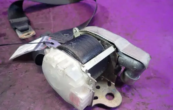 Citroen C1 Front seatbelt