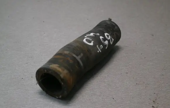 Volkswagen PASSAT B5.5 Engine coolant pipe/hose 3b0121058e