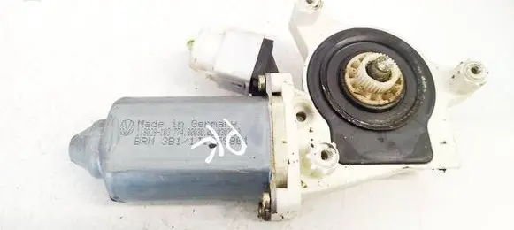 Volkswagen PASSAT B5 Front door window regulator motor 119028103