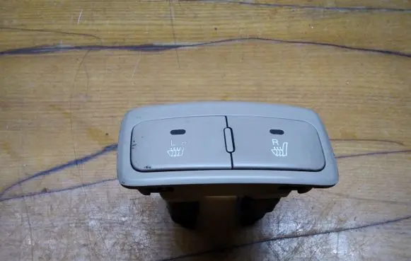 KIA Sportage Seat heating switch 621W05010