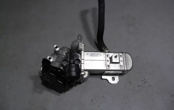 Ford Focus EGR valve cooler 30725855