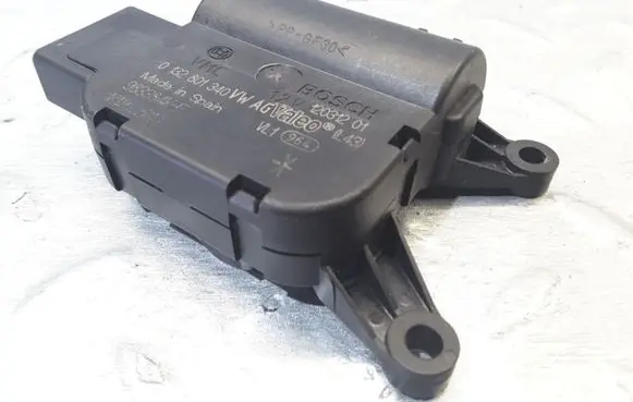 Volkswagen Jetta VI Air flap motor/actuator 1K1907511C 0132801340