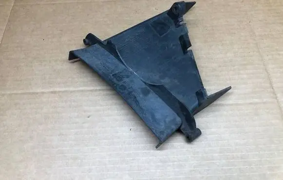 Audi A4 S4 B9 Front splash guards bracket 8W0121763